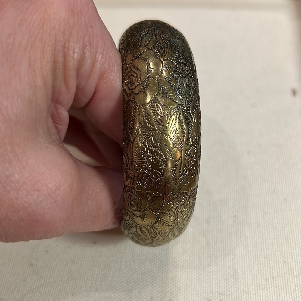 Vintage Rose Engraved Silver Bangle Bracelet - Picture 2 of 3